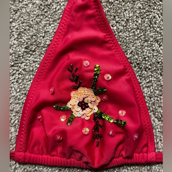 Hot pink fuchsia string bikini, with embroidery on one side. Fits like sm-med. - Picture 3 of 6